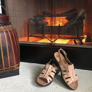 NWT Clarks Lexi Marigold Q Gladiator– Nude Patent
